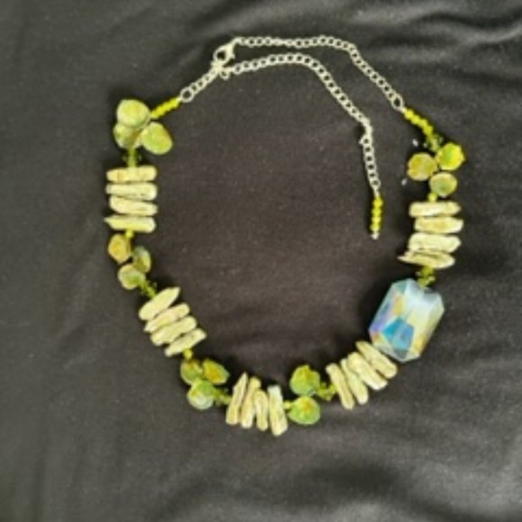 Green Freshwataer Pearl Necklace - Picture 1 of 1